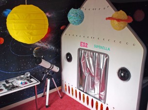 (CLICK ON TITLE FOR MORE IMAGES)
We made a space bedroom and a rocket bed in Fixa Rummet.